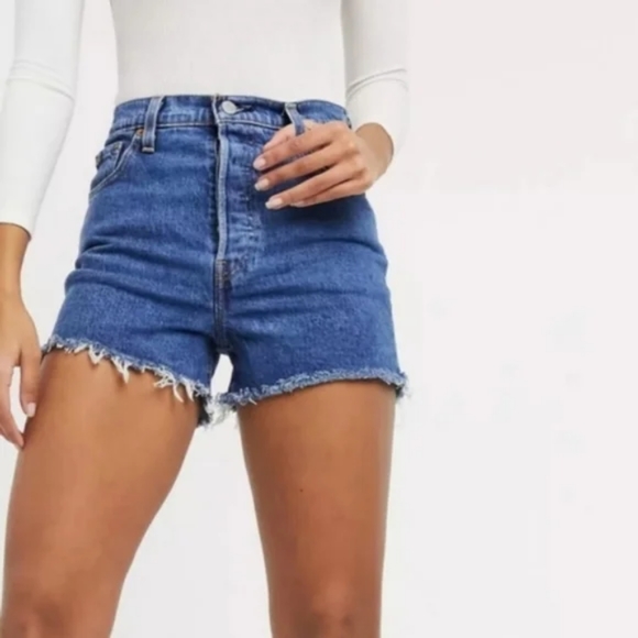 Levi's Ribcage High Waisted Jean Cut Off Shorts Charleston Erosion - Picture 5 of 16